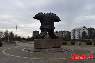 A Harcosok sorakozója lakótelep jelképe (Fotó: Patyi Szilárd)