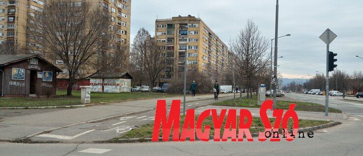 Az Újtelep városrész a múlt század ’80-as éveiben egyszer már kiépült, most ismét „rendeltetésszerűvé” szeretnék tenni – az önkormányzat garázsépítést helyezett kilátásba Az Újtelep városrész a múlt század ’80-as éveiben egyszer már kiépült, most ismét „rendeltetésszerűvé” szeretnék tenni – az önkormányzat garázsépítést helyezett kilátásba