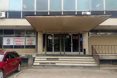 A héten az újságírók, a tanügyesek és a 75 évnél idősebbek vették fel a második védőoltást