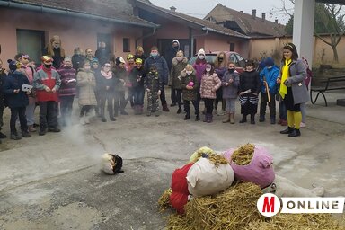 Télűzés a Vasutas település helyi közösségének udvarán (Fotó: Szalma Brigitta)