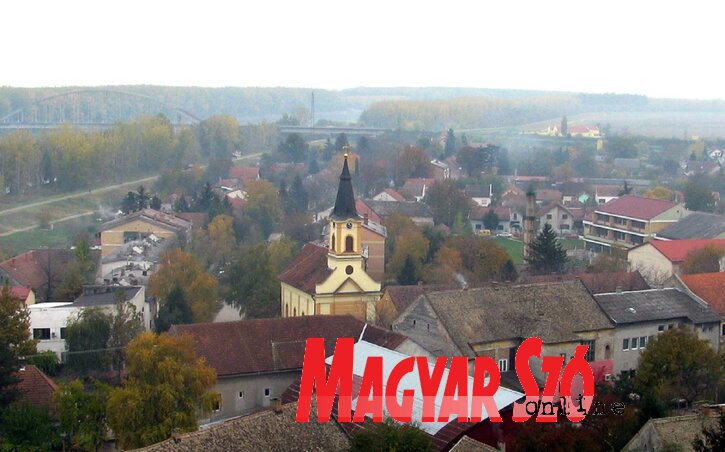 A titeli katolikus templom (Kecskés István felvétele) A titeli katolikus templom (Kecskés István felvétele)