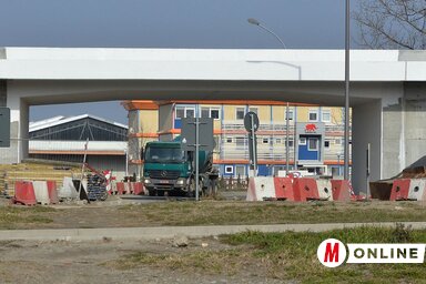 A Venizelosz utcai vasúti felüljáró elkészült, végre megindulhatott a forgalom a környező utcákban