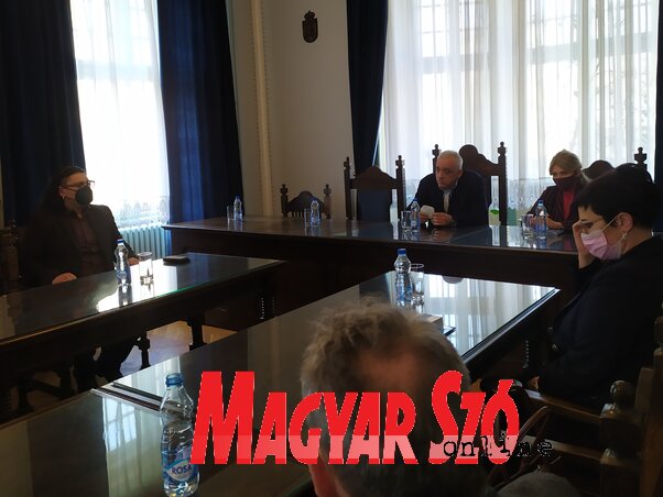 A szakközépiskolák igazgatói, a város és a minisztérium képviselői az értekezleten (Fotó: Szalma Brigitta) A szakközépiskolák igazgatói, a város és a minisztérium képviselői az értekezleten (Fotó: Szalma Brigitta)