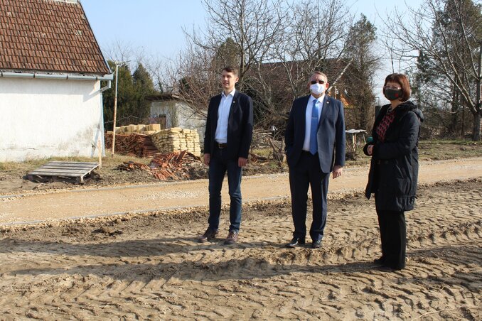 A munkálatokat tegnap megtekintették a városi vezetés képviselői A munkálatokat tegnap megtekintették a városi vezetés képviselői