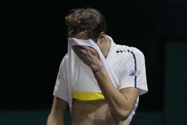 Medvegyev már a mérkőzés előtt tudta, hogy nehéz meccse lesz a szerb ellen, de azért az Australian Open döntőse tényleg elbújhat (Fotó: Beta/AP)
