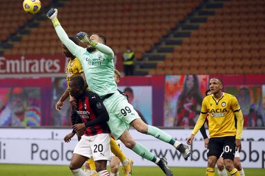 A Milan eddig repült, a hajrában zuhan? (Fotó: Beta/AP)