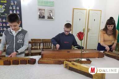 Torok Orsolya és a nyílt próba résztvevőinek egy csoportja (Szalma Brigitta felvétele)