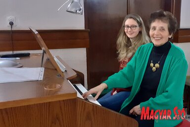 Beszédes Margit és Nagy Judit a teremben, ahol a próbák is zajlanak (Győri Norbert felvétele)