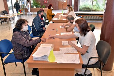 A tömeges immunizációban nagyszámú orvos és egészségügyi technikus vesz részt