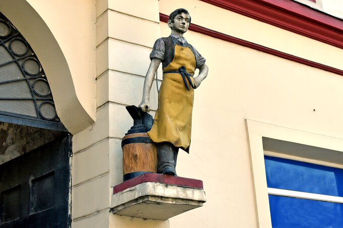 A kovács régen vaskereskedők reklámeszköze volt A kovács régen vaskereskedők reklámeszköze volt