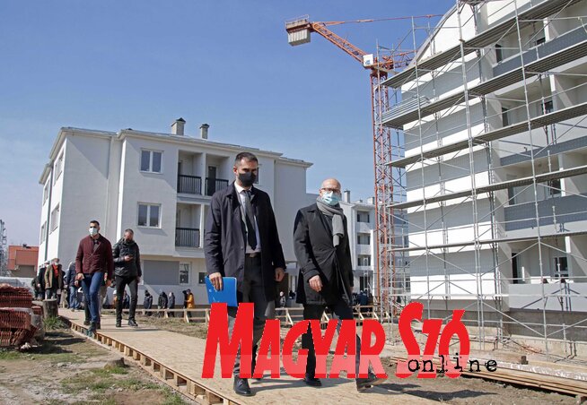 Ha minden a tervek szerint alakul, őszre beköltözhetnek a menekültek a Futakon épülő lakásokba Ha minden a tervek szerint alakul, őszre beköltözhetnek a menekültek a Futakon épülő lakásokba