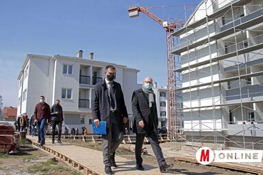 Ha minden a tervek szerint alakul, őszre beköltözhetnek a menekültek a Futakon épülő lakásokba