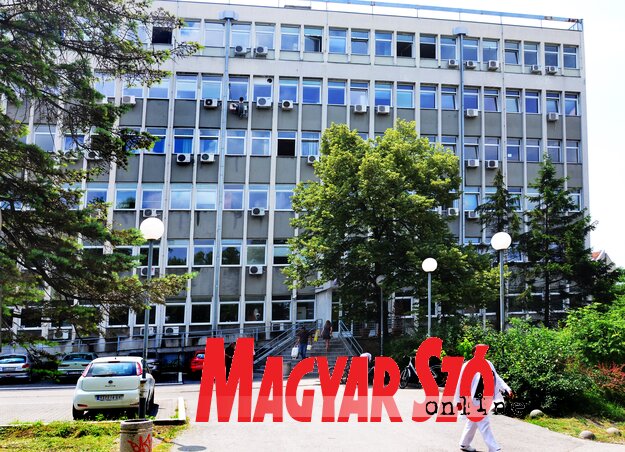 A Vajdasági Közegészségügyi Intézet legutóbbi vizsgálata szerint a 45 vajdasági település közül csupán 16 helyen tisztítják az ivóvizet (Dávid Csilla felvétele) A Vajdasági Közegészségügyi Intézet legutóbbi vizsgálata szerint a 45 vajdasági település közül csupán 16 helyen tisztítják az ivóvizet (Dávid Csilla felvétele)