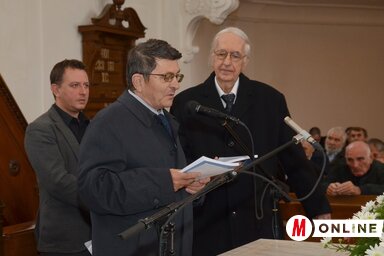 Bordás Győző méltatja Csete Szemesi István püspök könyvét (Lakatos János felvétele)