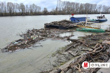 Áradáskor a Tisza nem csak nagy méretű hordalékot visz magával