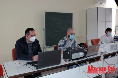 A zentai oltóponton bőven van adminisztratív munka is