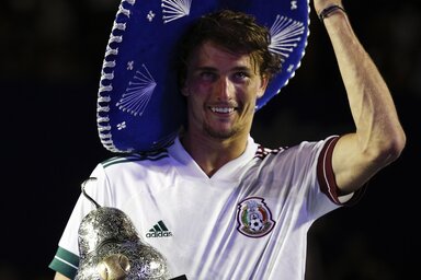 Acapulcóban Zverev kapott egy sombrerót és egy tököt (Fotó: Beta/AP)