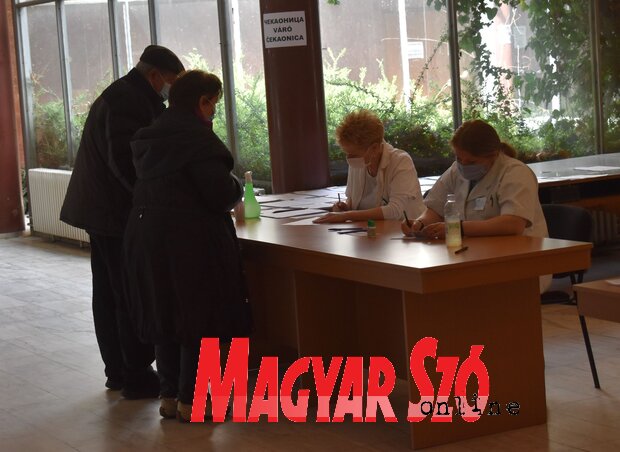 Az oltóponton jelenleg időponttal fogadják a polgárokat (Fotó: Patyi Szilárd)