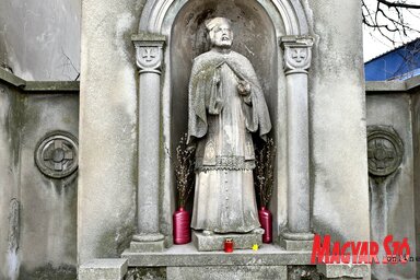 A szobor magán viseli a rongálások nyomait (Fotó: Gergely Árpád)