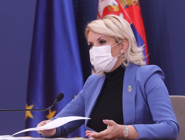 Darija Kisić Tepavčević: Az iskolák és a munkahelyek tekintetében nem érvényes a gyülekezési szabadság korlátozása, azzal, hogy az említett létesítményekben kötelező védőmaszkot viselni és minden személy számára 4 négyzetmétert biztosítani (Fotó: Beta) Darija Kisić Tepavčević: Az iskolák és a munkahelyek tekintetében nem érvényes a gyülekezési szabadság korlátozása, azzal, hogy az említett létesítményekben kötelező védőmaszkot viselni és minden személy számára 4 négyzetmétert biztosítani (Fotó: Beta)