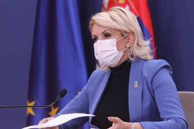 Darija Kisić Tepavčević: Az iskolák és a munkahelyek tekintetében nem érvényes a gyülekezési szabadság korlátozása, azzal, hogy az említett létesítményekben kötelező védőmaszkot viselni és minden személy számára 4 négyzetmétert biztosítani (Fotó: Beta)