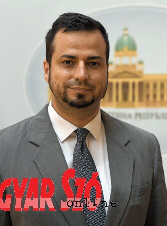 Újhelyi Ákos (Ótos András felvétele) Újhelyi Ákos (Ótos András felvétele)