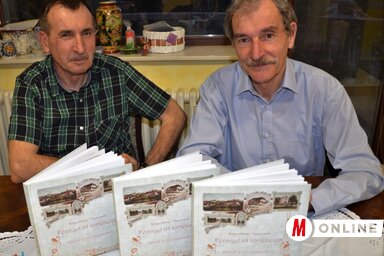 Besnyi Károly és Papp László, a Fénnyel írt történelem című, legújabb kiadványukkal