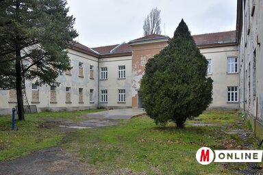 Szünetel a kaszárnyának, a levéltár új székhelyének a felújítása