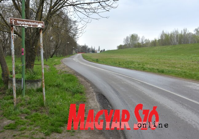 Talán már az idén elkészül a járda a Népkert felől Talán már az idén elkészül a járda a Népkert felől