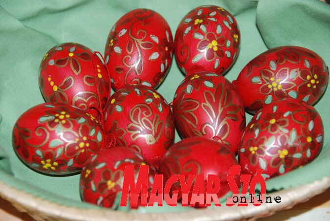 Egy nap alatt legfeljebb tíz festett tojás készül el (Homolya Horváth Ágnes felvétele)
