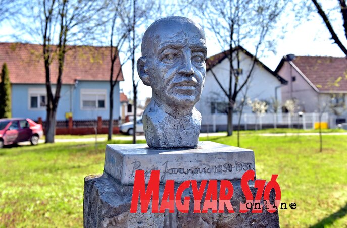 Az emlékmű a neves szerb realista festőnek állít emléket (Fotó: Gergely Árpád)