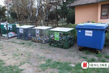 Szelektív szemétgyűjtőhely a helyi közösség udvarában (Fotó: Lakatos János)