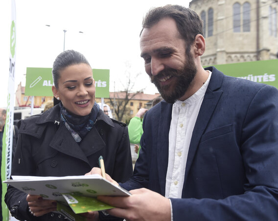 Demeter Márta és Vágó Gábor: Az LMP több fronton is a multinacionális cégek ellen küzd (Fotó:MTI) Demeter Márta és Vágó Gábor: Az LMP több fronton is a multinacionális cégek ellen küzd (Fotó:MTI)