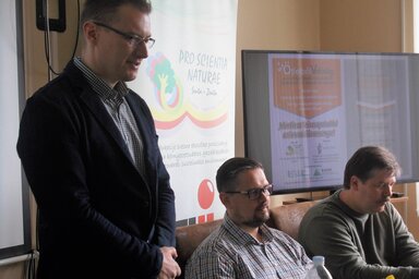 A mentori napon dr. Muhi B. Béla, Juhász Bálint és dr. Lengyel László segítette a részt vevő csapatok munkáját (Gruik Zsuzsa felvétele)