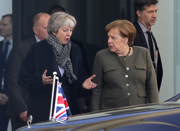 May tegnap Berlinben Angela Merkel támogatását kérte ahhoz, hogy a brit kilépés határidejét tolják ki június 30-ig (fotó: AP/Beta)