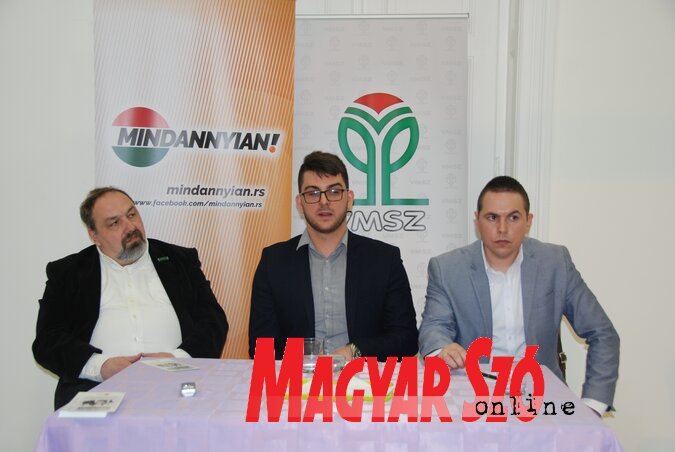 Dr. Mészáros Zoltán, Sztantity Szebasztián és Ótott Róbert a közösségi találkozón(Homolya Horváth Ágnes felvétele) Dr. Mészáros Zoltán, Sztantity Szebasztián és Ótott Róbert a közösségi találkozón(Homolya Horváth Ágnes felvétele)