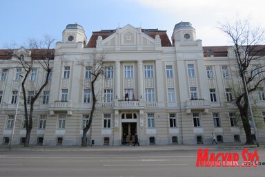 Az iskola felújított nyugati homlokzata (Patyi Szilárd felvétele)