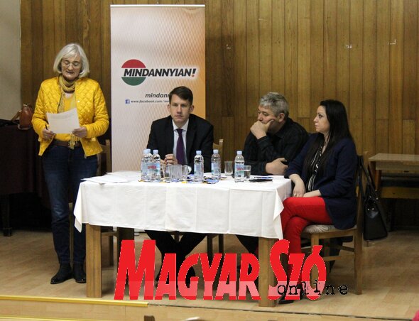Földi Márta, Pásztor Bálint, Péter István és Horvát Tímea (Benedek Miklós felvétele) Földi Márta, Pásztor Bálint, Péter István és Horvát Tímea (Benedek Miklós felvétele)