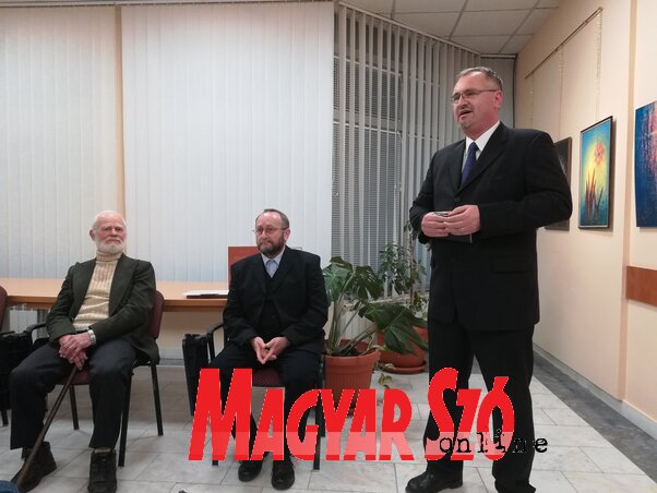 Gyurkovics Hunor, Bata János és Harangozó László a kiállításmegnyitón (Fotó: Lukács Melinda) Gyurkovics Hunor, Bata János és Harangozó László a kiállításmegnyitón (Fotó: Lukács Melinda)