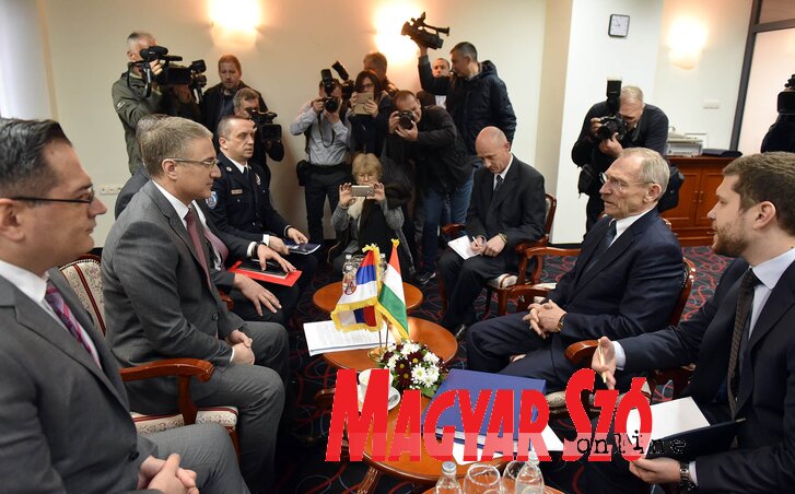 Nebojša Stefanović belügyminiszter Pintér Sándor miniszterelnök-helyettessel és belügyminiszterrel tárgyalt (Ótos András felvétele) Nebojša Stefanović belügyminiszter Pintér Sándor miniszterelnök-helyettessel és belügyminiszterrel tárgyalt (Ótos András felvétele)