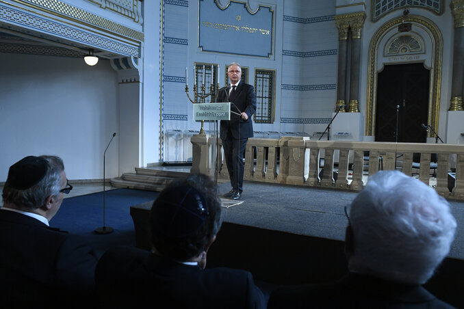 Trócsányi László beszédét tartja (fotó: MTI)