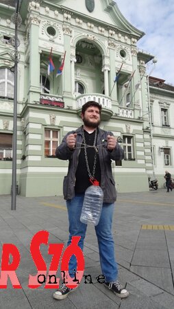 Aleksandar Jankov a főtéren (Fotó: Kecskés István) Aleksandar Jankov a főtéren (Fotó: Kecskés István)
