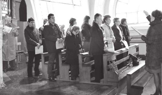 A temerini Szent Cecília egyházi kórus a virágvasárnapi passió előadásakor (Góbor Béla felvétele)