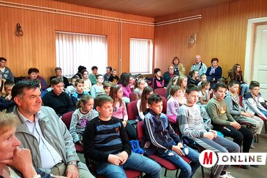 A népes közönség Bezdánban (Fotó: L. Móger Tímea)