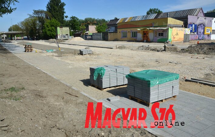 A kreatív városnegyed már javában épül, a Stefan despota sugárútra már nem lehet ráismerni(Ótos András felvétele)