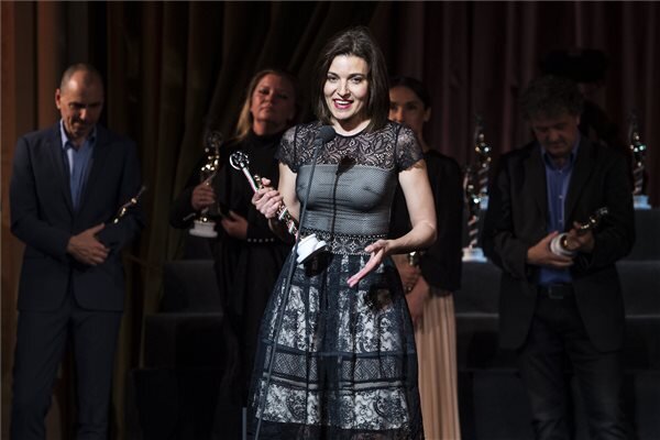 A legjobb tévéfilmes női főszereplő díjával kitüntetett Szávai Viktória (Fotó:MTI)