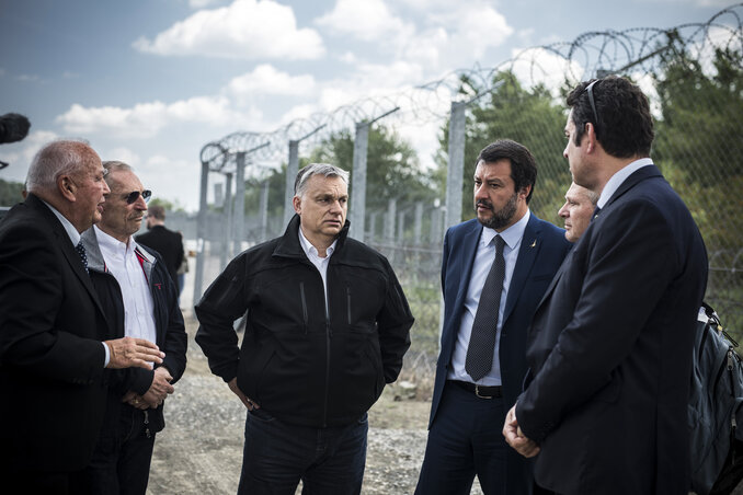 Matteo Salvini Orbán Viktorral és Pintér Sándorral a magyar–szerb határon (fotó: MTI) Matteo Salvini Orbán Viktorral és Pintér Sándorral a magyar–szerb határon (fotó: MTI)