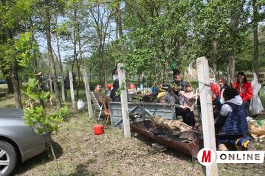 A pacséri akácos környéke egész évben kedvelt kirándulóhelye a helyi és a környező falvak baráti társaságainak (Kazinczy Paszterkó Diana felvétele)