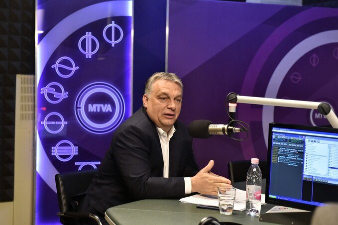Orbán Viktor a Kossuth Rádió 180 perc című műsorában (MTI Fotó: Máthé Zoltán)