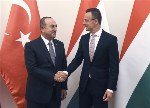 Török hivatali partnerével tárgyalt Szijjártó Péter (fotó: MTI) Török hivatali partnerével tárgyalt Szijjártó Péter (fotó: MTI)